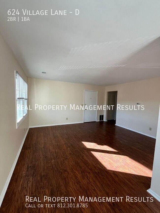 Building Photo - 624 Village Ln