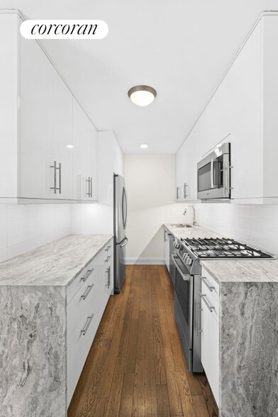 Building Photo - 207W W 58th St
