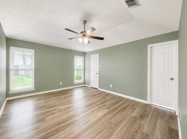 Building Photo - 7114 Buchanan Dr