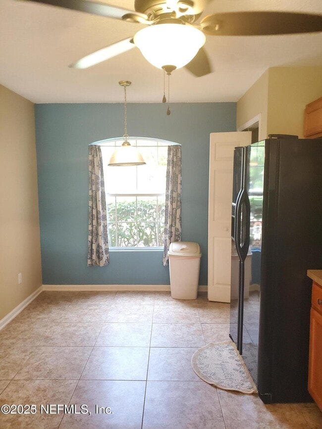 Building Photo - 1625 Vineland Cir