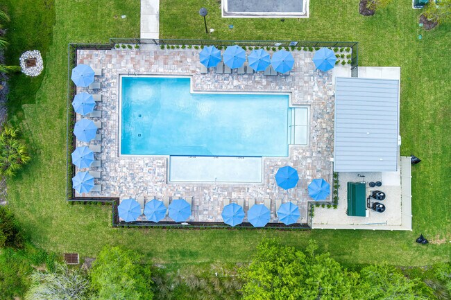 Building Photo - 7648 SW Lucy Ln