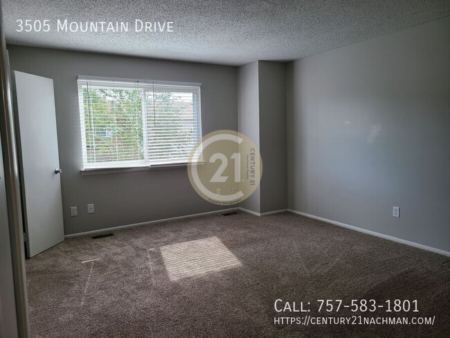 Building Photo - 3505 Mountain Dr