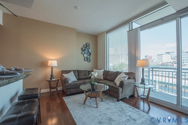 Building Photo - 301 Virginia St