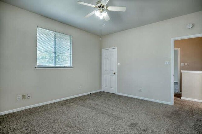 Building Photo - 1601 Cindy Ct