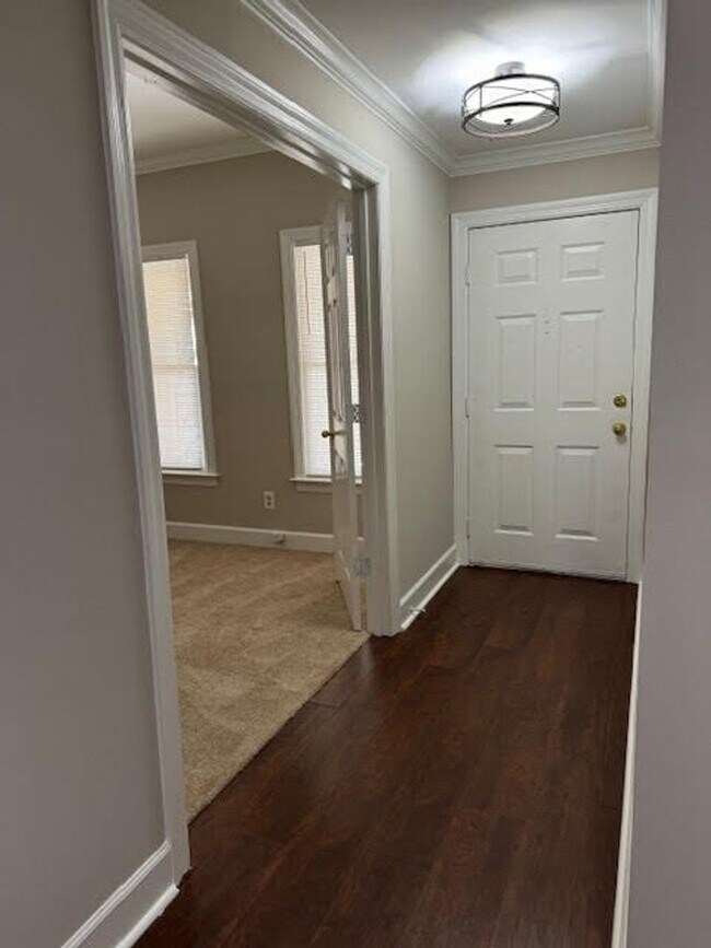 Building Photo - Spacious 2BR/2BA Green Hills Condo – Prime...