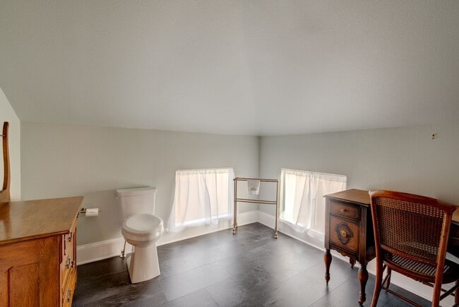 Building Photo - 705 Haller St NE
