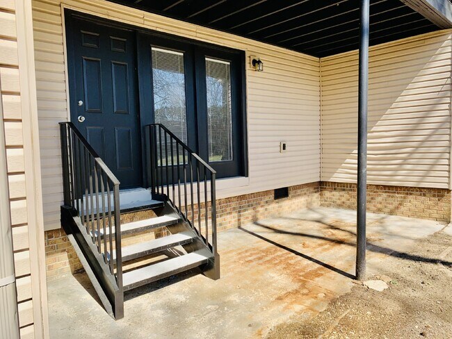 Building Photo - $500 off one month.  Call for details. "Ch...