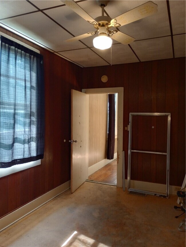 Building Photo - 81 Maple St