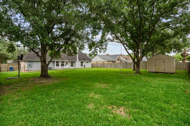 Building Photo - 1107 Londonderry Ave