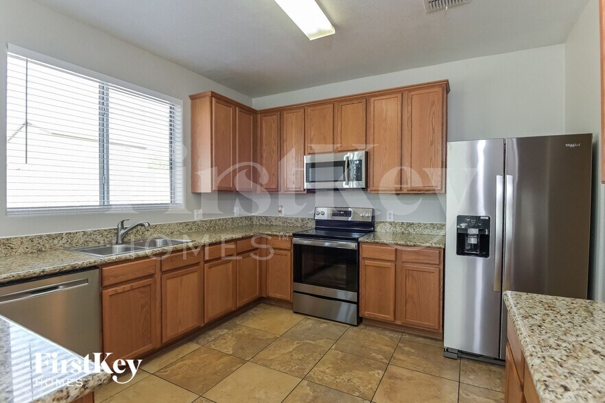 Building Photo - 1320 S Woodbine Ln