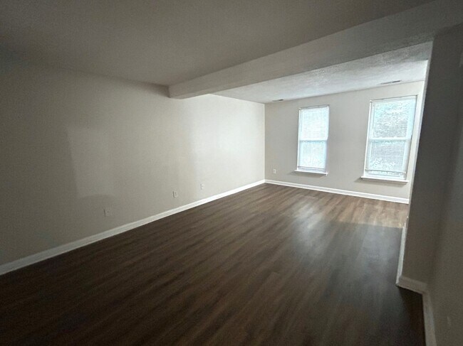 Building Photo - IVERJOHN4107