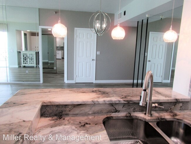 Building Photo - 2 br, 2 bath House - 4717 Dolphin Cay Lane, S