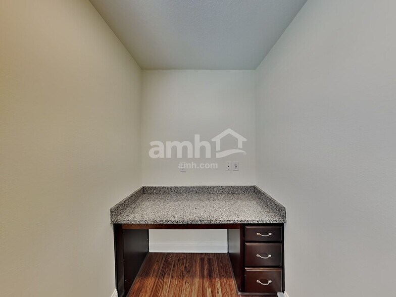 Building Photo - 175 Banyan Frst Dr