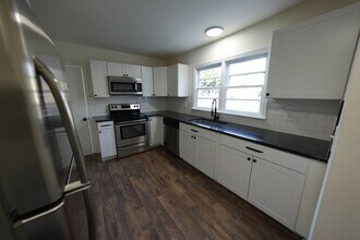 Building Photo - Newly renovated 2bedroom 1 bathroom for rent!