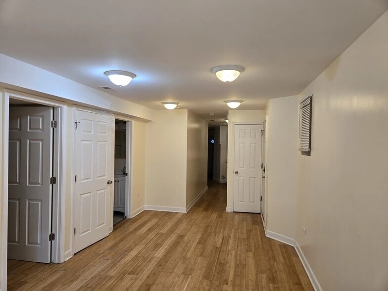 Building Photo - 6339 S Eberhart Ave