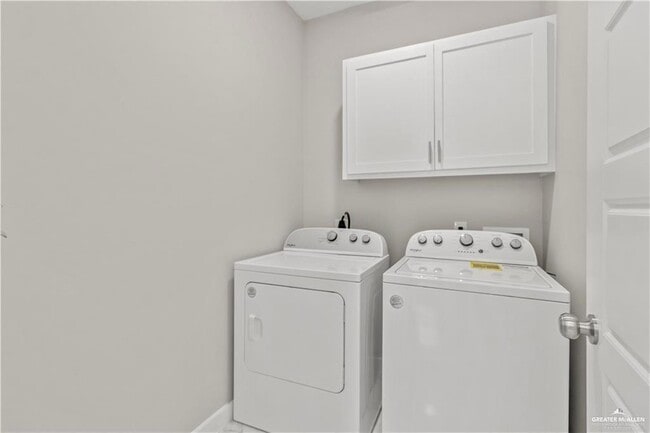 Building Photo - 2713 E Israel Ave