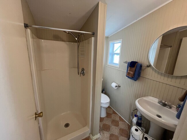 Building Photo - Furnished Downtown Mid Term Rental near East Hill