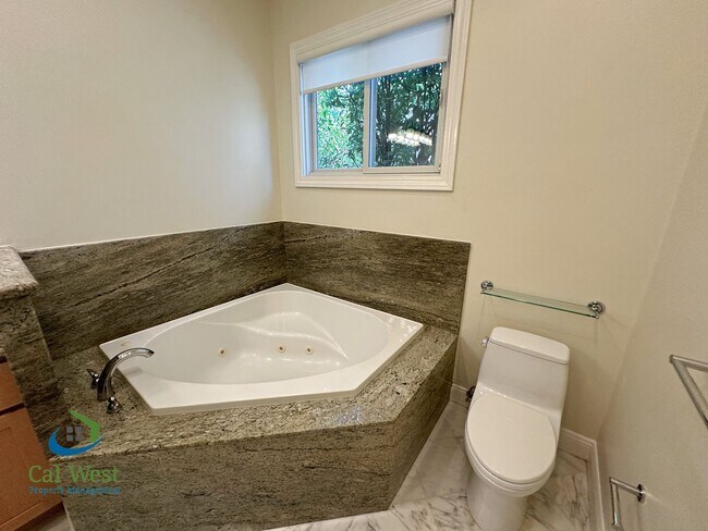 Building Photo - $7995 - Executive 4 bed, 3 full bath, Palo...