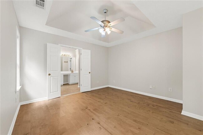 Building Photo - 370 Manor Glen Dr