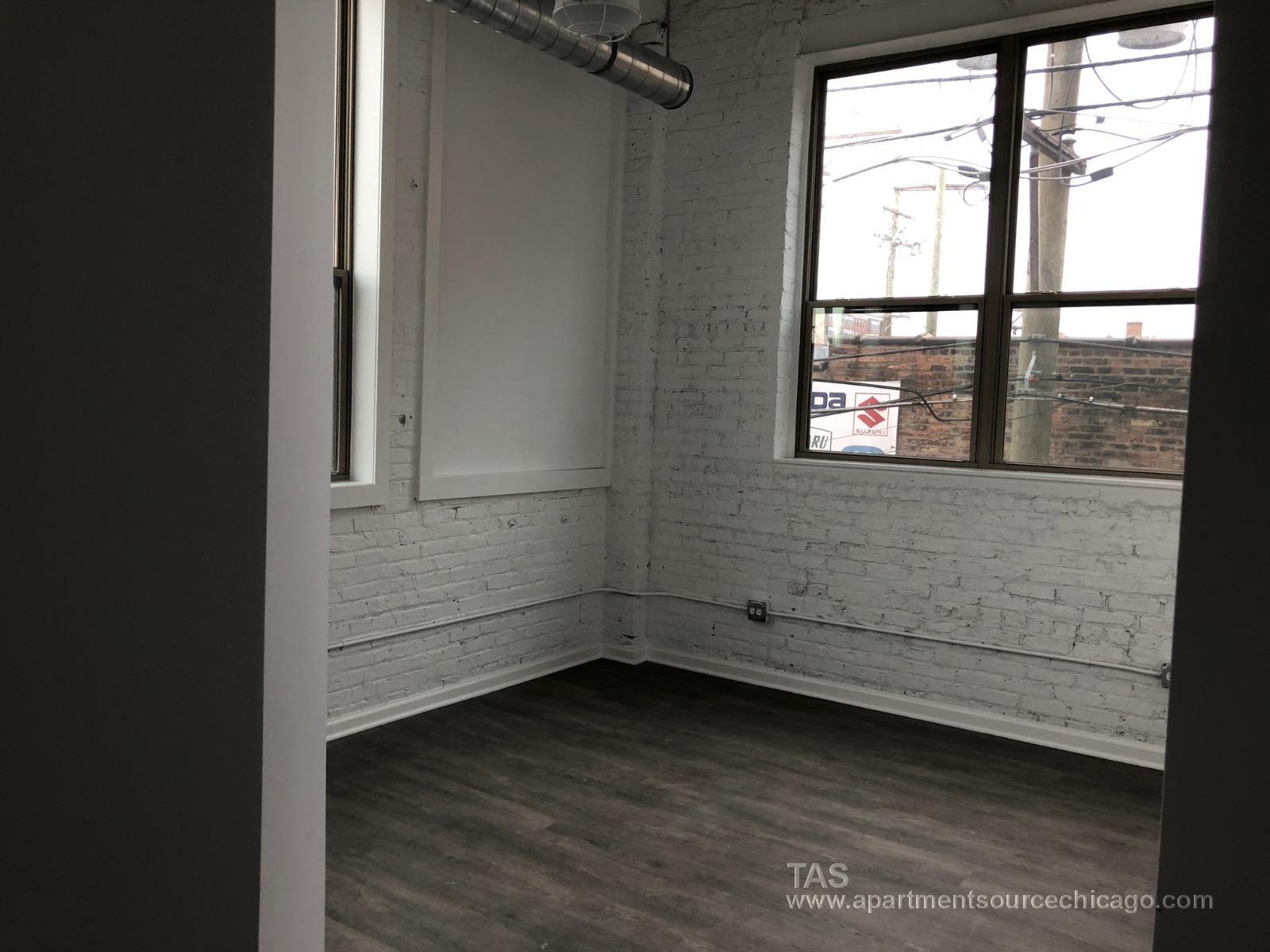 Building Photo - 930 W Dakin St