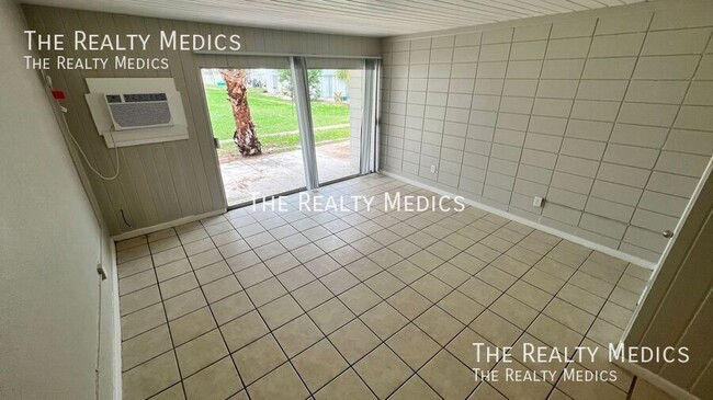 Building Photo - 1010 N Fiske Blvd