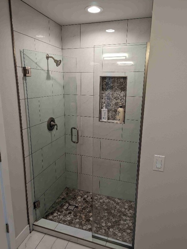 Building Photo - 957 W 12th Ave