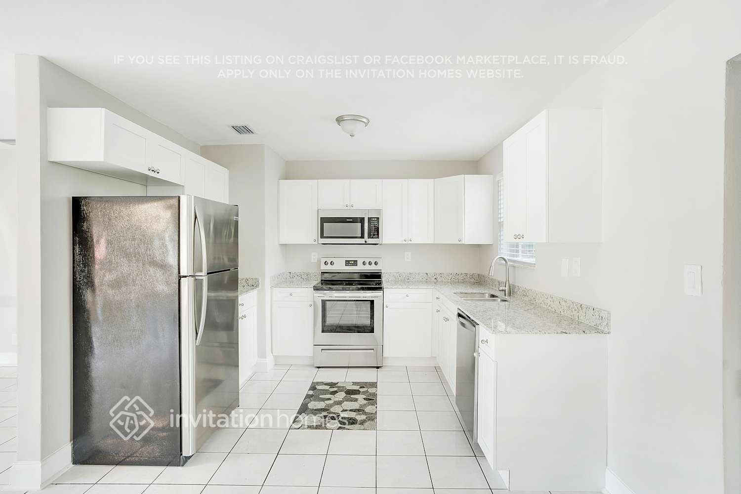 Building Photo - 2440 SW 5th Pl