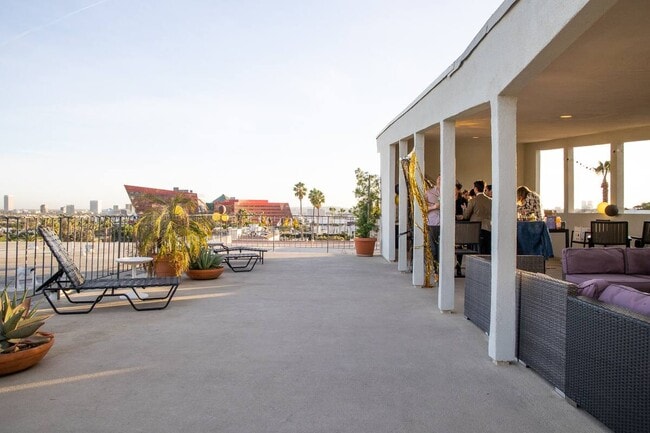 Building Photo - 960 Larrabee St