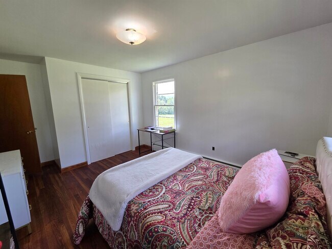 Building Photo - 276 Shaker Hill Rd