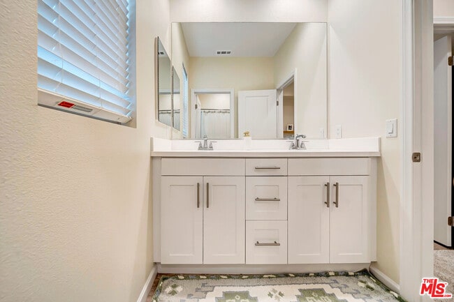 Building Photo - 25151 Golden Maple Dr