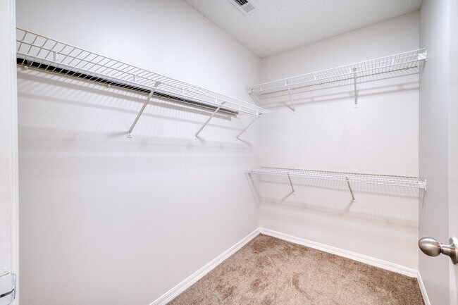 Primary Closet Walk in - 5681 Bentgrass Dr