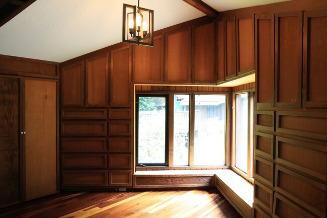 Building Photo - 4452 Greenwood Heights Dr