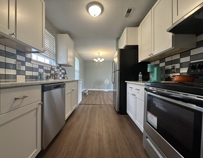 Building Photo - 361 Dupuis Dr