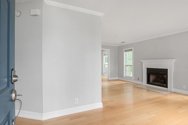 Building Photo - 127 W Harbor Dr