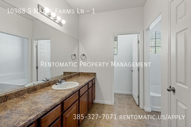 Building Photo - 10988 Maple Farms Ln