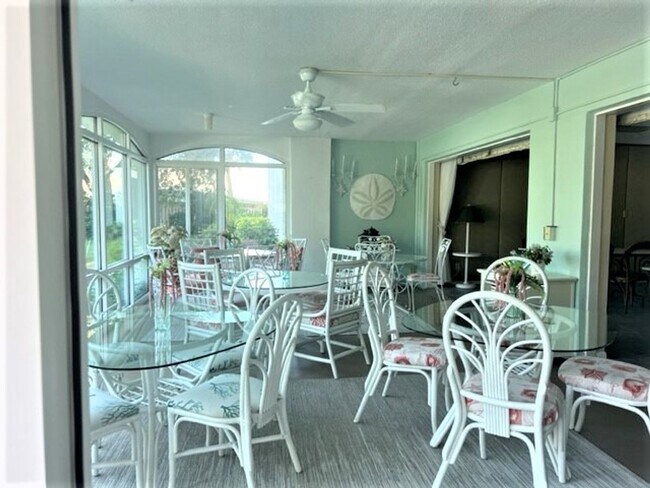 Building Photo - 2BR/2BA Ground Level Condo in Venice Ave C...