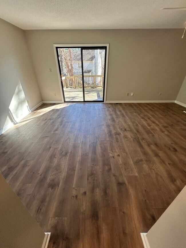 Building Photo - 6528 Thetford Ct