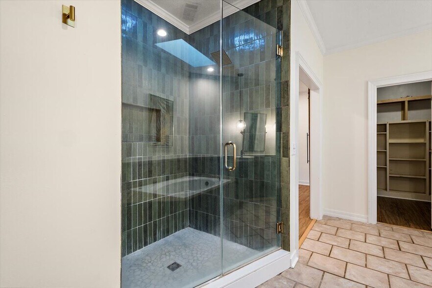 Building Photo - 423 Woodlands Cir