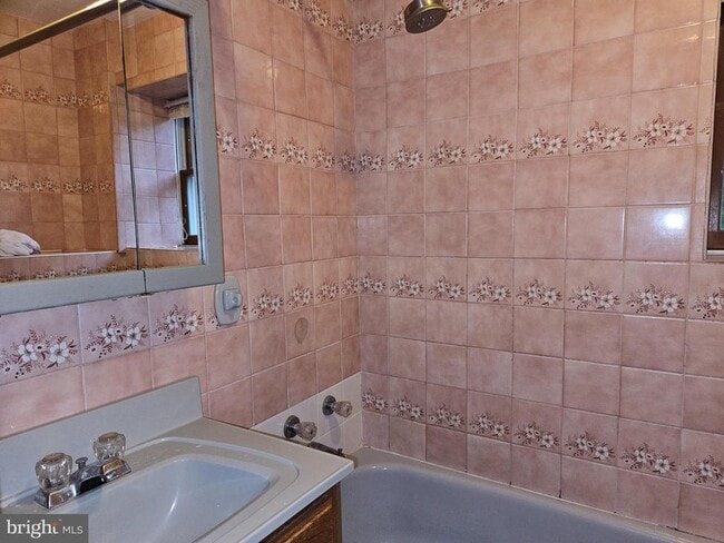Building Photo - 355 Sturtons Ln
