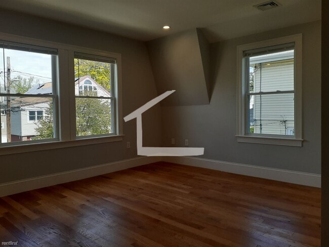 Building Photo - 5 br, 3 bath Townhome - 3 Cufflin St