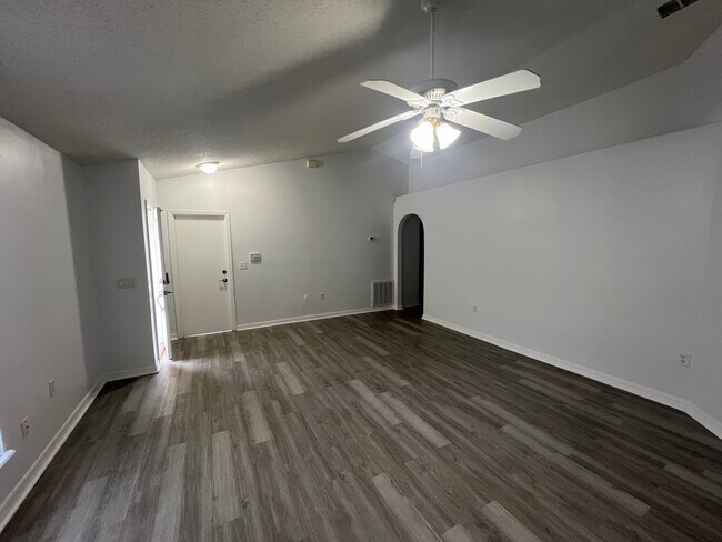 Building Photo - 12833 Parkbury Dr