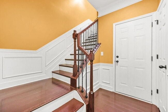 Building Photo - 2550 Sibley Dr