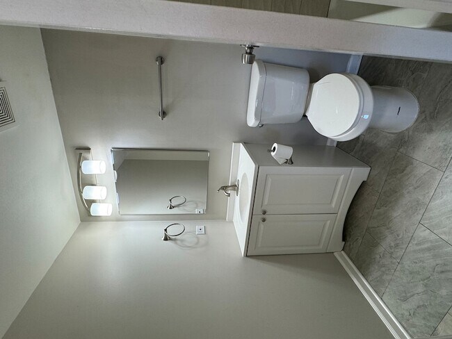 Building Photo - 2220 Abbeywood Dr