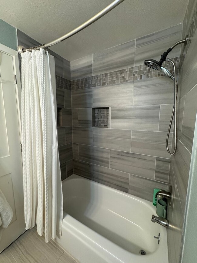 Building Photo - 3bd/3ba Edmonds Home