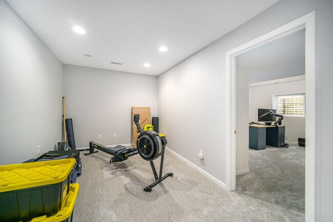 Building Photo - 150 Burwyck Park Dr