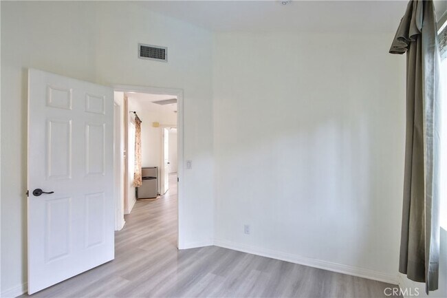 Building Photo - 24055 Golden Pheasant Ln