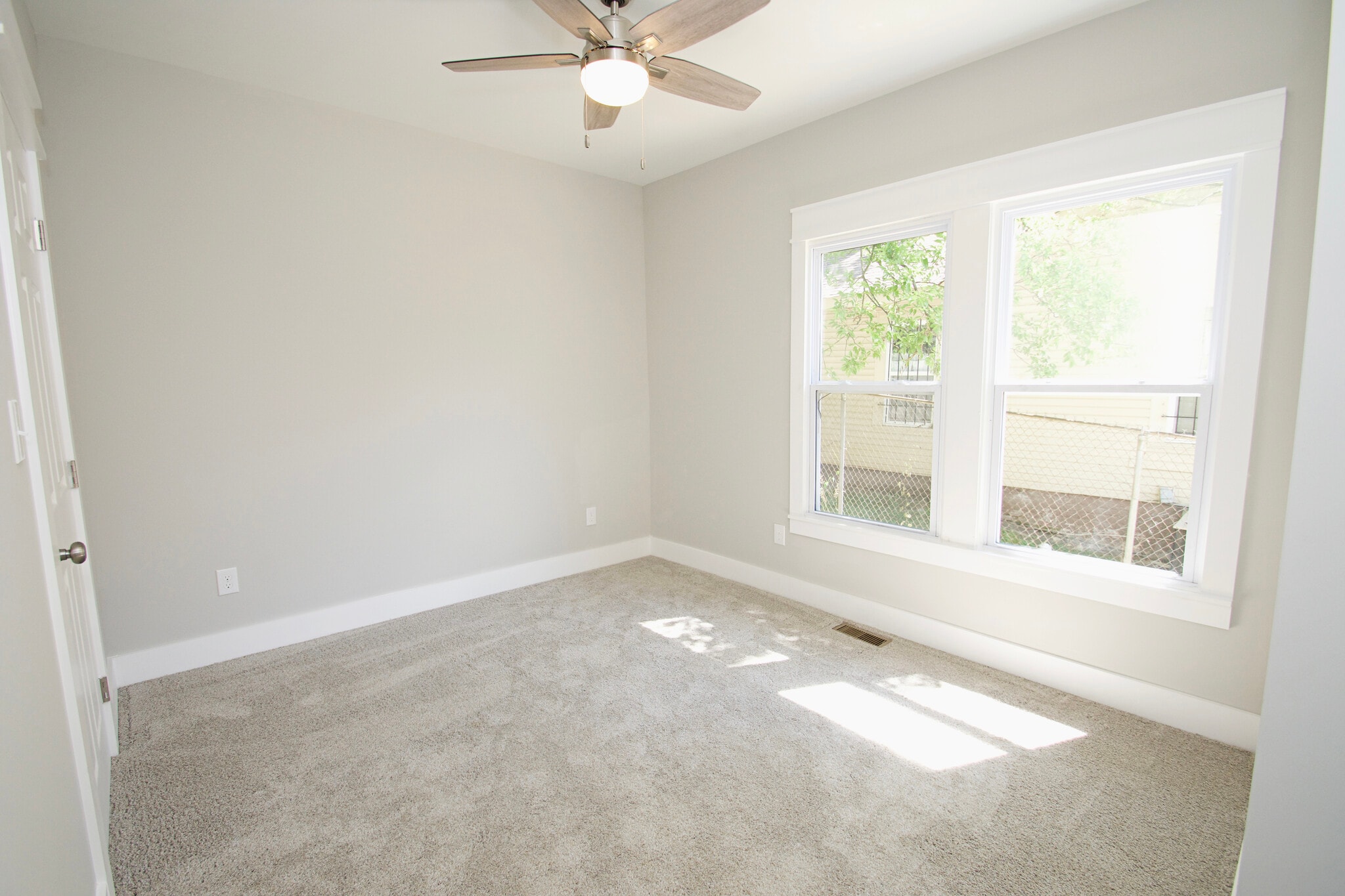 Bed 2 - 2404 Jefferson Ave