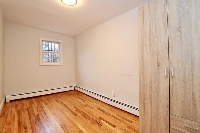 Building Photo - 603 Jersey Ave