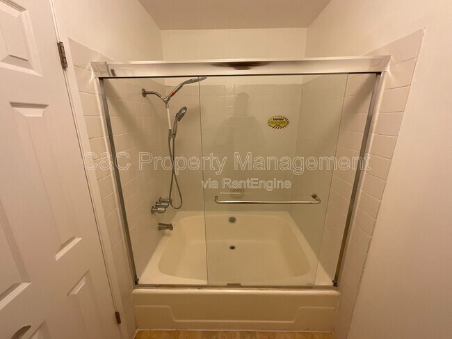 Building Photo - 6628 Wildwood Ct