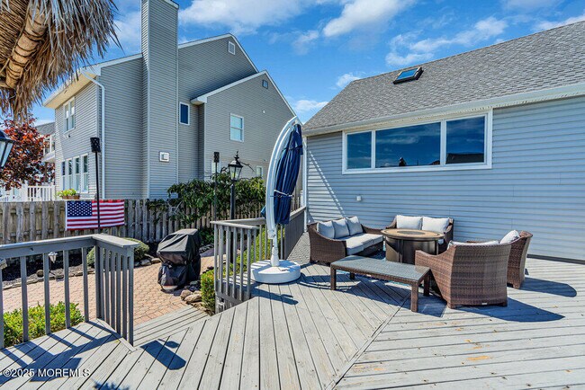 Building Photo - 1648 Center St